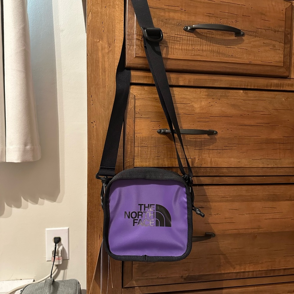 Brand new Northface small crossbody bag.